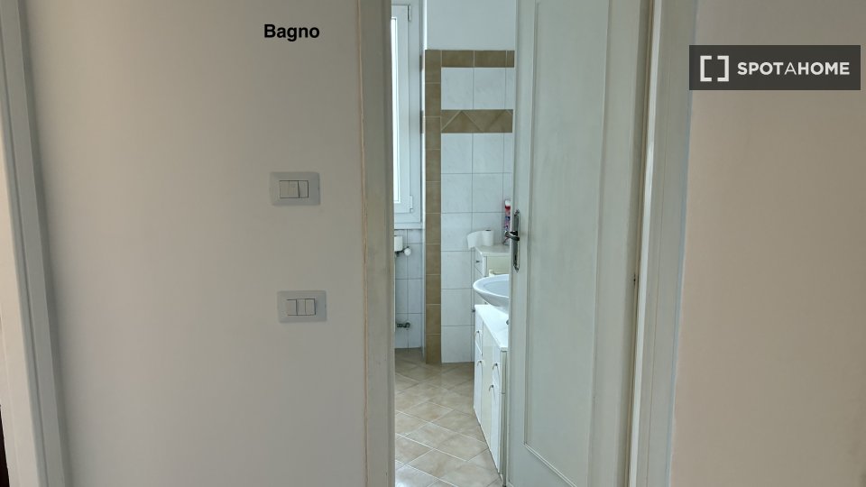 Double room Rome, 3 beds — photo 14