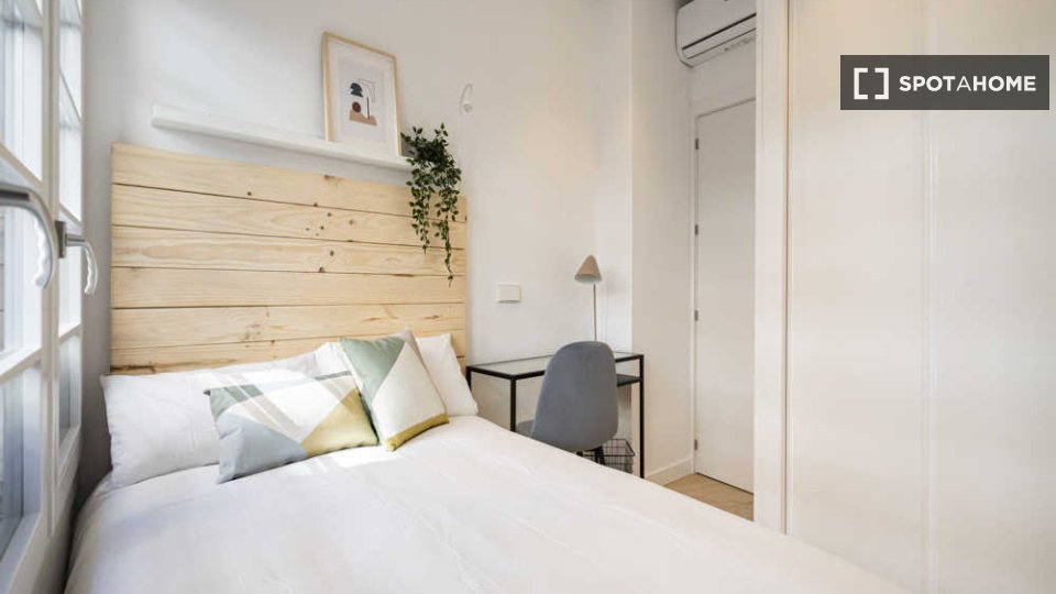 Double room Madrid, 4 beds — photo 48