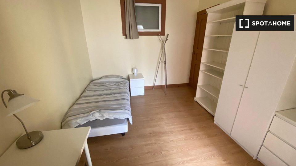 Double room Lisbon, 4 beds — photo 11
