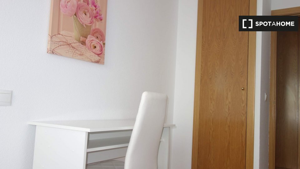 Double room Madrid, 6 beds, 95m² — photo 3