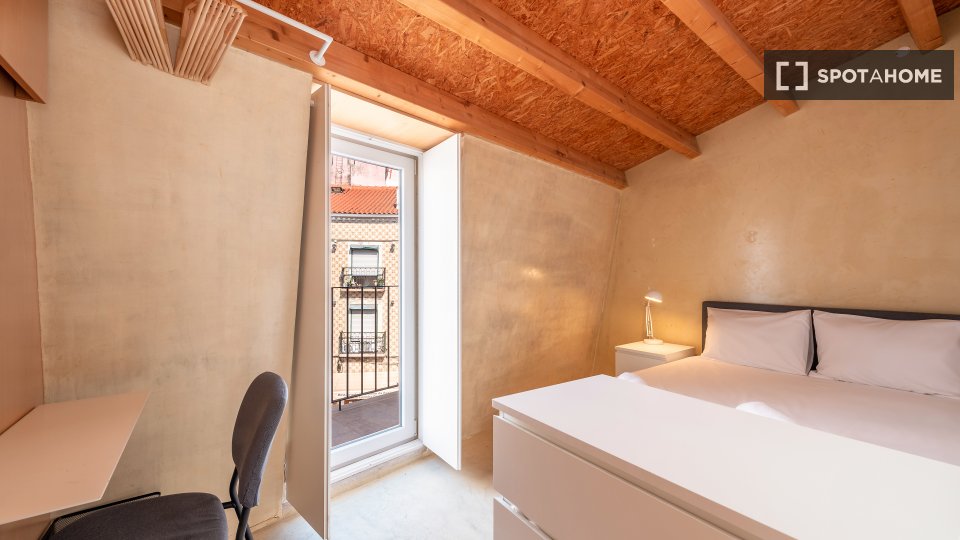 Double room Lisbon, 6 beds, 162m² — photo 9