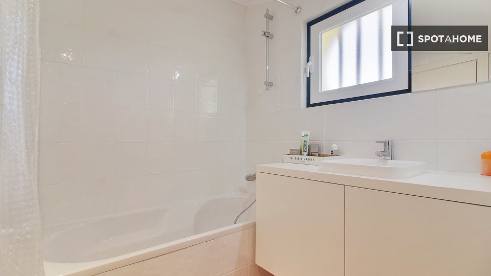 Apartment Lisbon, 4 beds, 215m² — photo 17