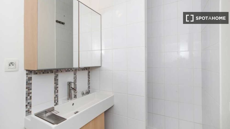 Double room Paris, 4 beds, 80m² — photo 1