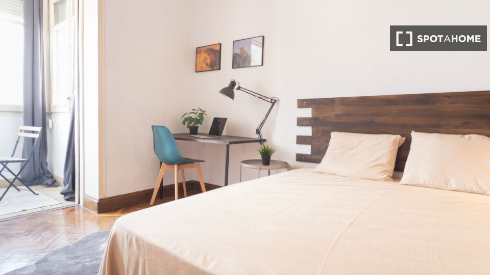 Double room Barcelona, 9 beds, 210m² — photo 2