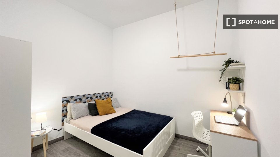 Double room Madrid, 6 beds, 100m² — photo 12