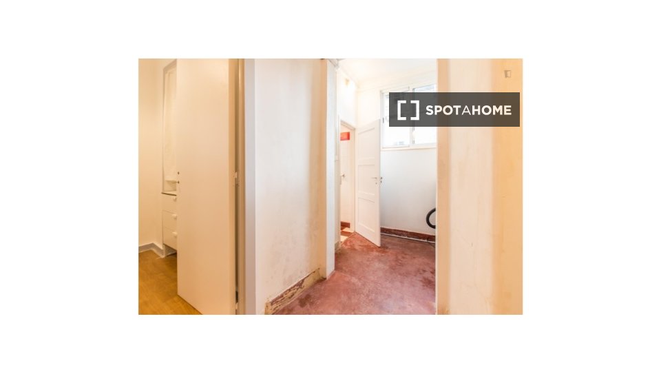 Double room Lisbon, 3 beds, 70m² — photo 3