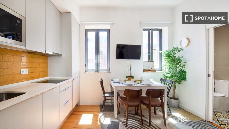 Apartment Lisbon, 2 beds, 45m² — photo 34