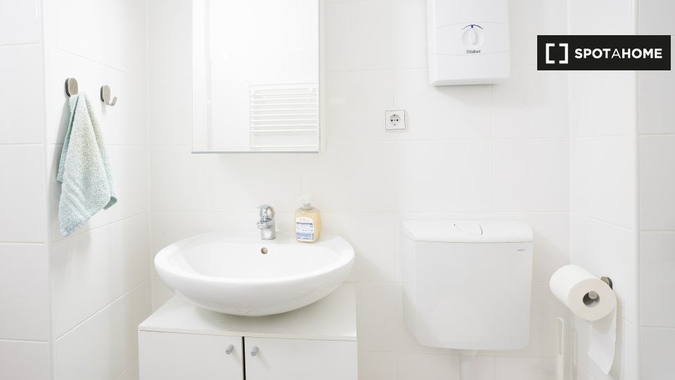 Double room Dusseldorf, 4 beds — photo 19