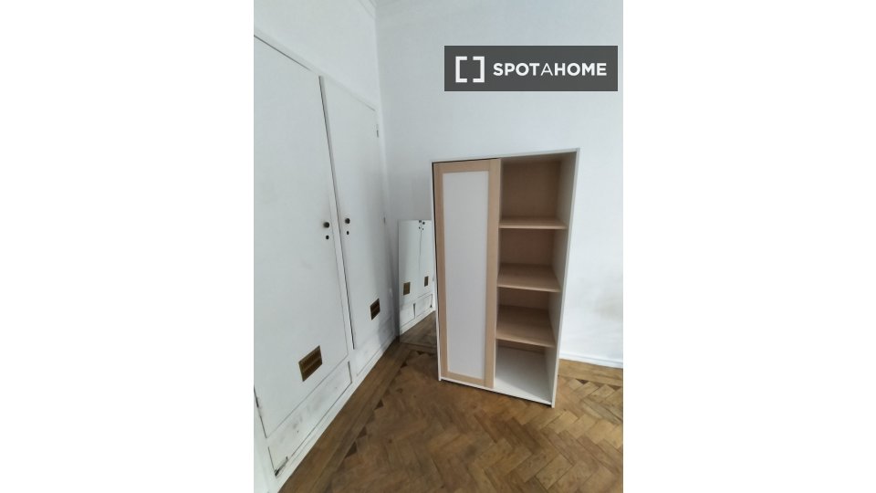 Double room Lisbon, 3 beds, 75m² — photo 37