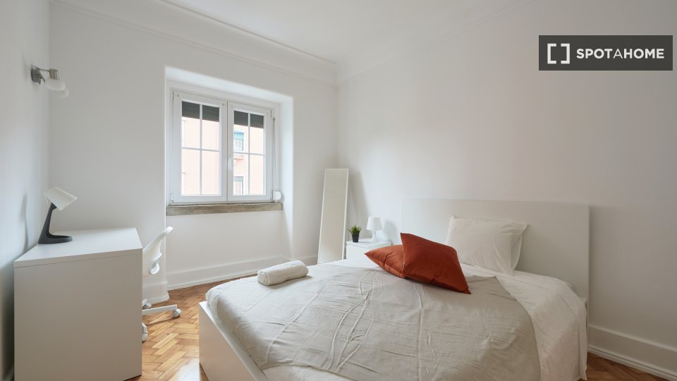 Double room Lisbon, 6 beds — photo 17