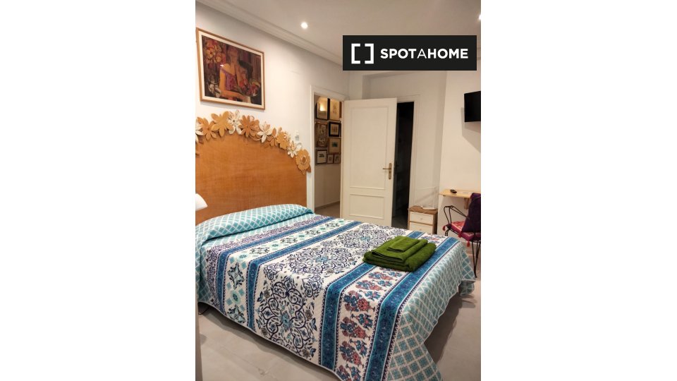 Double room Madrid, 3 beds — photo 1