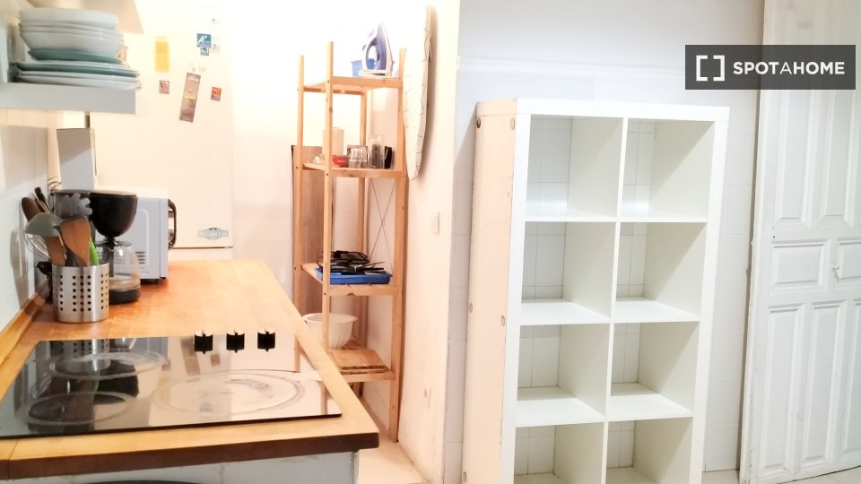 Double room Madrid, 5 beds, 100m² — photo 4