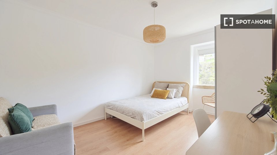 Double room Lisbon, 4 beds — photo 11