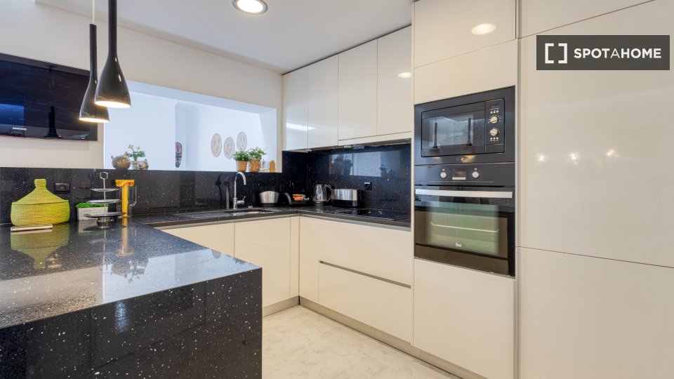 Double room Porto, 3 beds, 149m² — photo 1