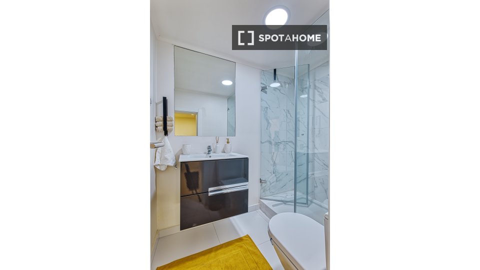 Apartment Lisbon, 1 bed, 70m² — photo 17