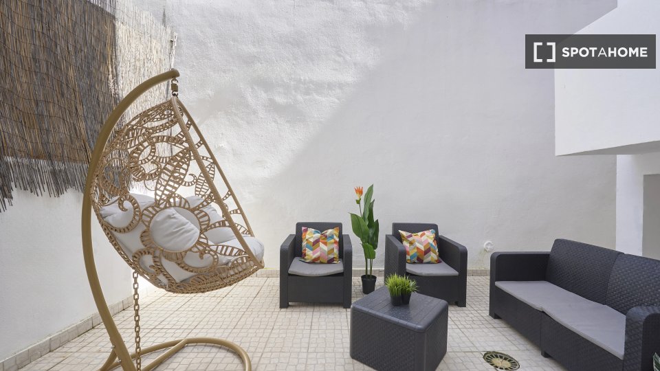 Double room Lisbon, 5 beds — photo 18