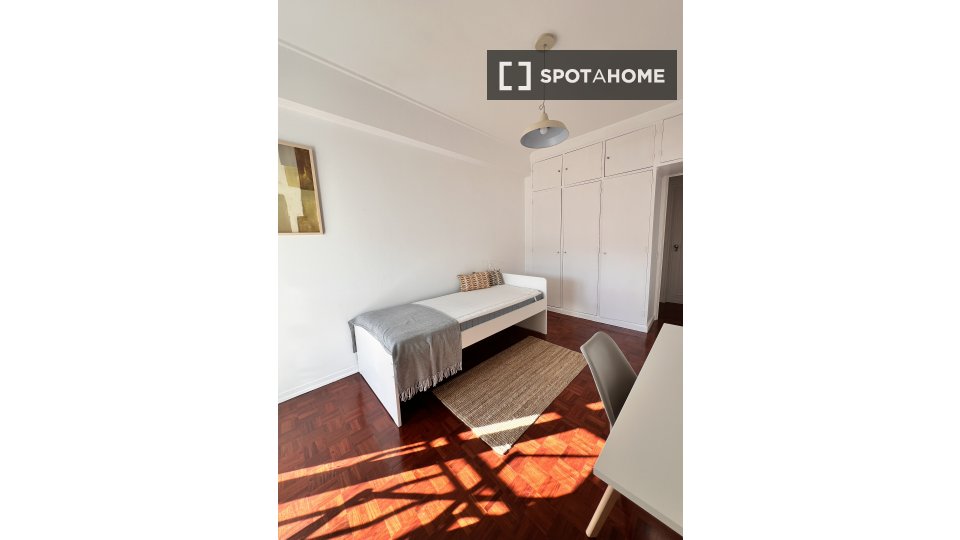 Double room Lisbon, 6 beds — photo 30