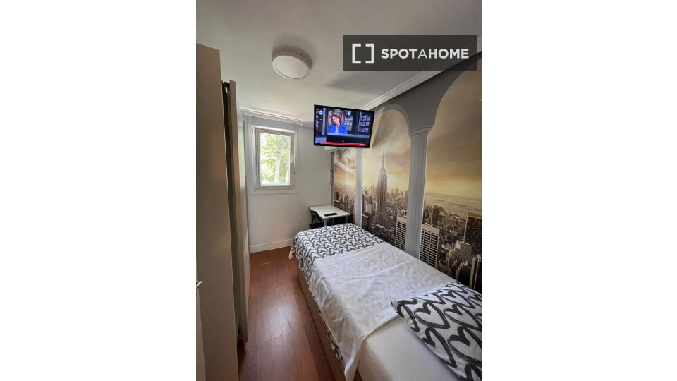 Double room Madrid, 3 beds — photo 25