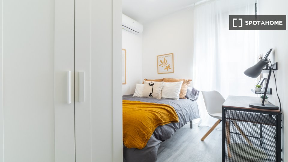 Double room Madrid, 9 beds, 108m² — photo 3