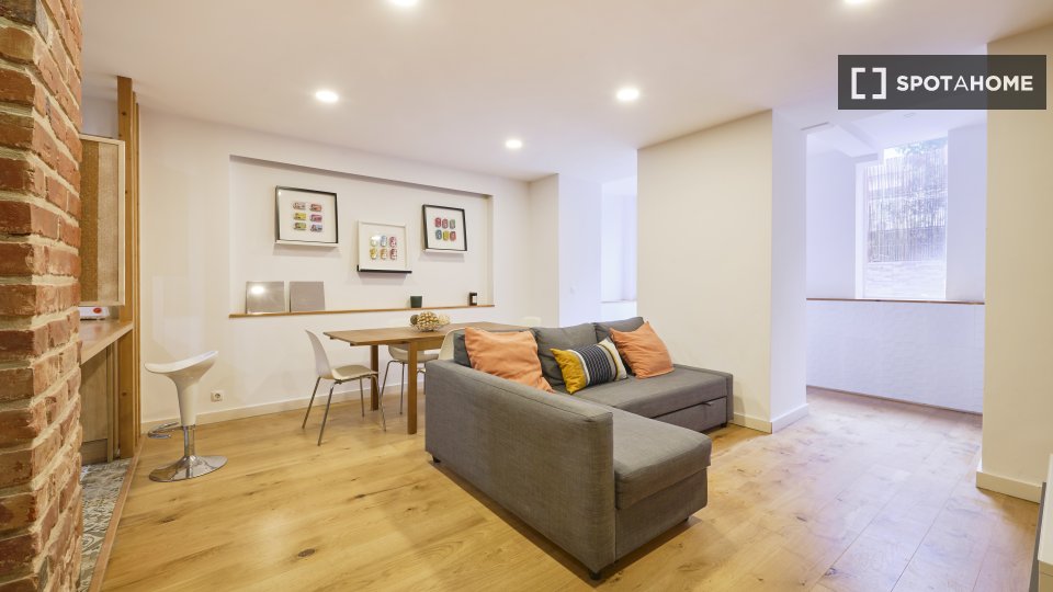 Apartment Lisbon, 2 beds, 65m² — photo 11