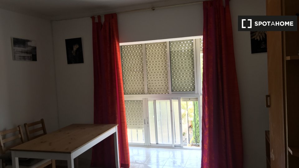 Double room Madrid, 3 beds, 52m² — photo 3