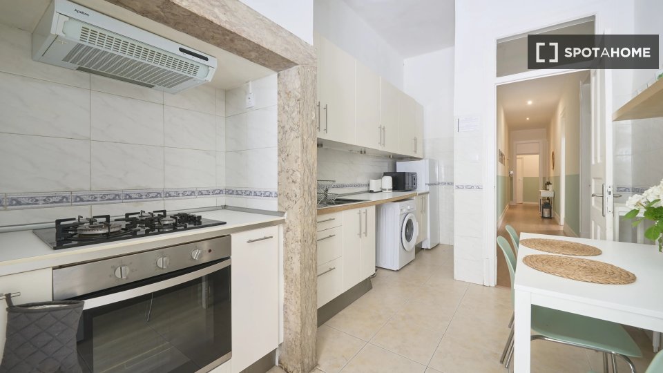 Double room Lisbon, 6 beds — photo 19