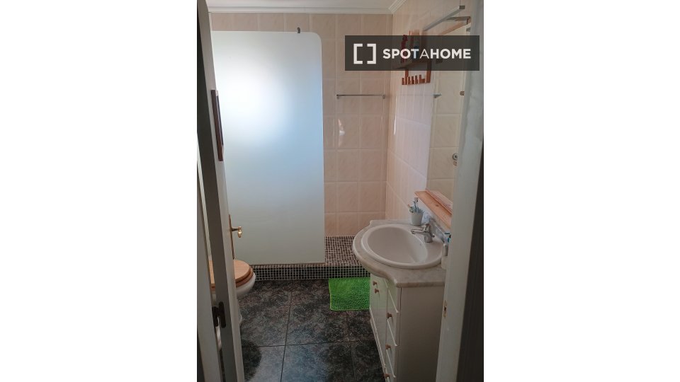 Double room Barcelona, 3 beds, 140m² — photo 3