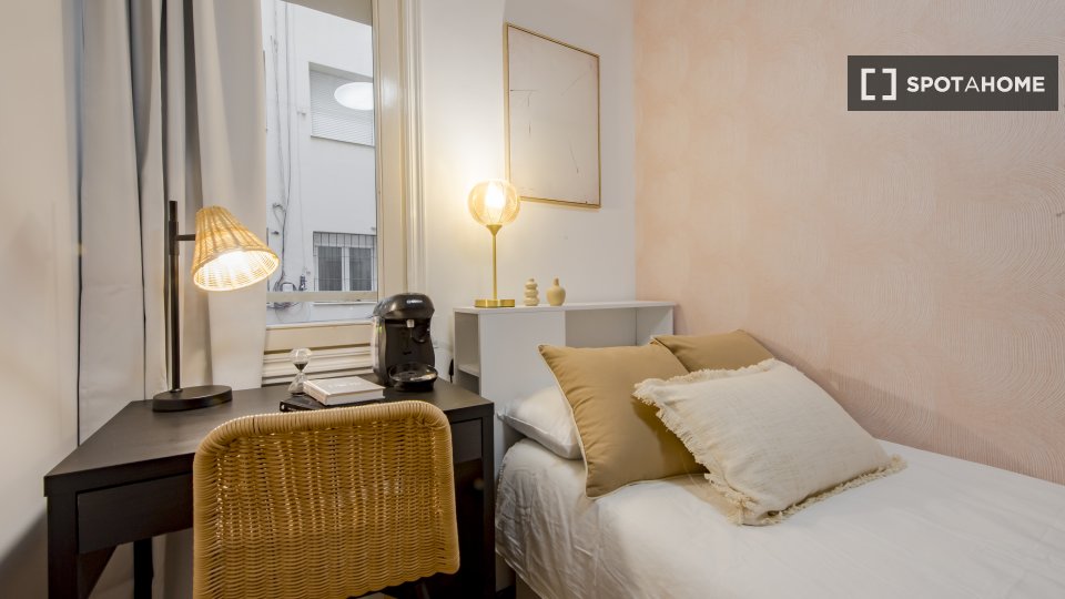 Double room Madrid, 13 beds, 266m² — photo 7