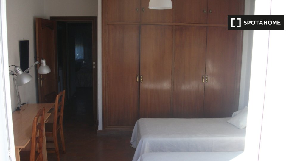 Double room Madrid, 11 beds, 300m² — photo 1
