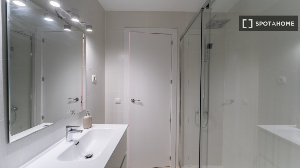 Double room Madrid, 7 beds — photo 10