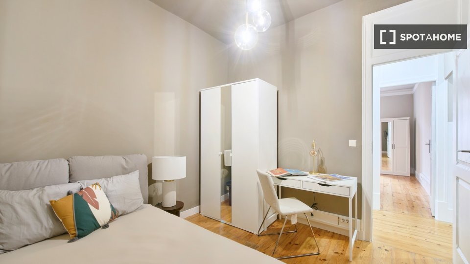 Double room Lisbon, 8 beds — photo 38