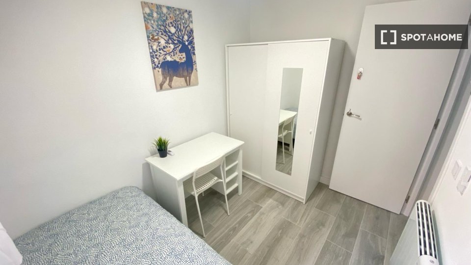 Double room Madrid, 4 beds — photo 16