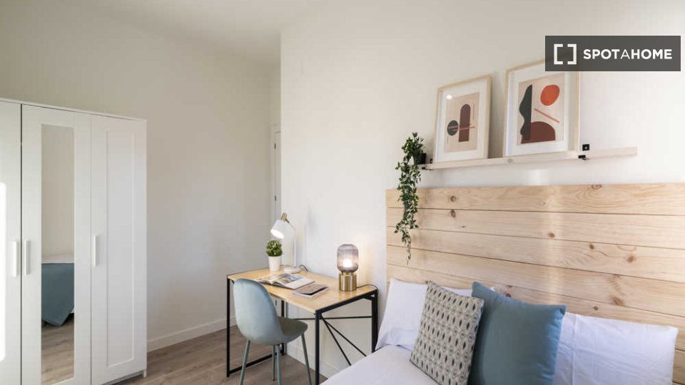 Double room Madrid, 17 beds, 560m² — photo 48