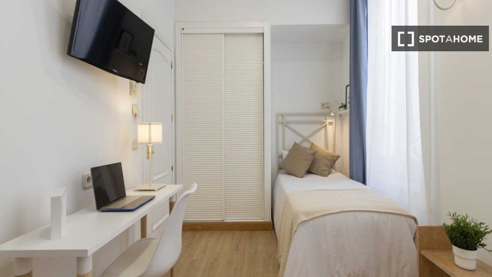 Double room Madrid, 41 beds, 1620m² — photo 45