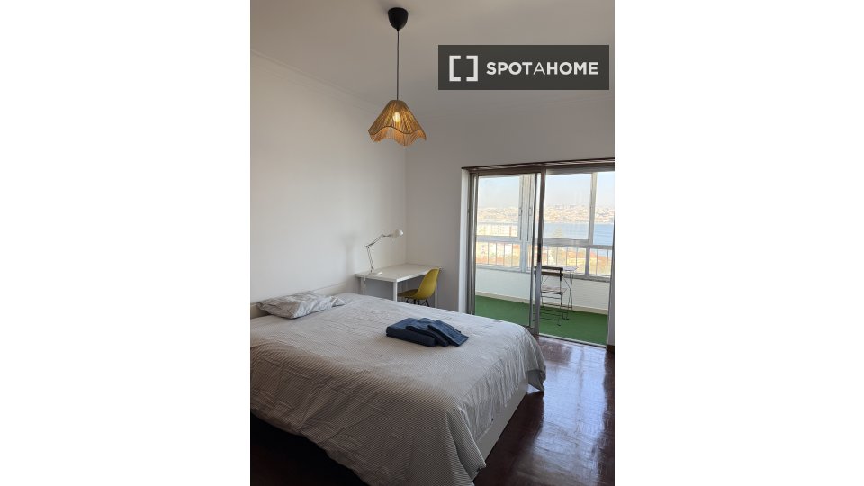Double room Lisbon, 4 beds, 124m² — photo 5