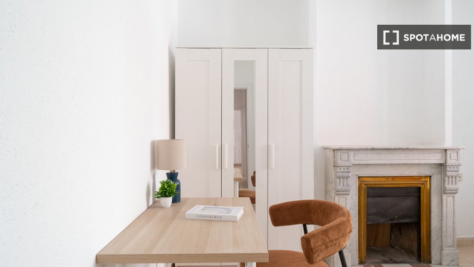 Double room Madrid, 7 beds — photo 17