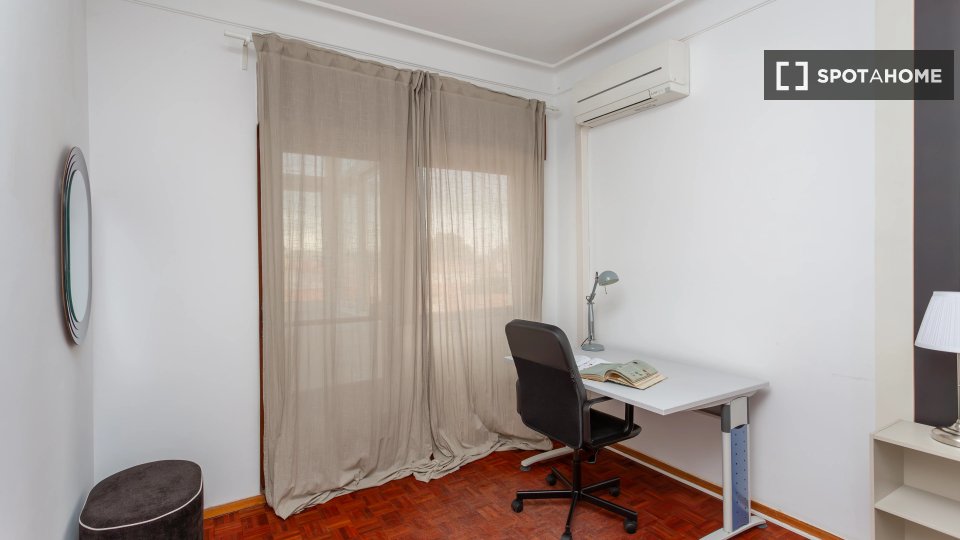 Double room Lisbon, 4 beds — photo 4