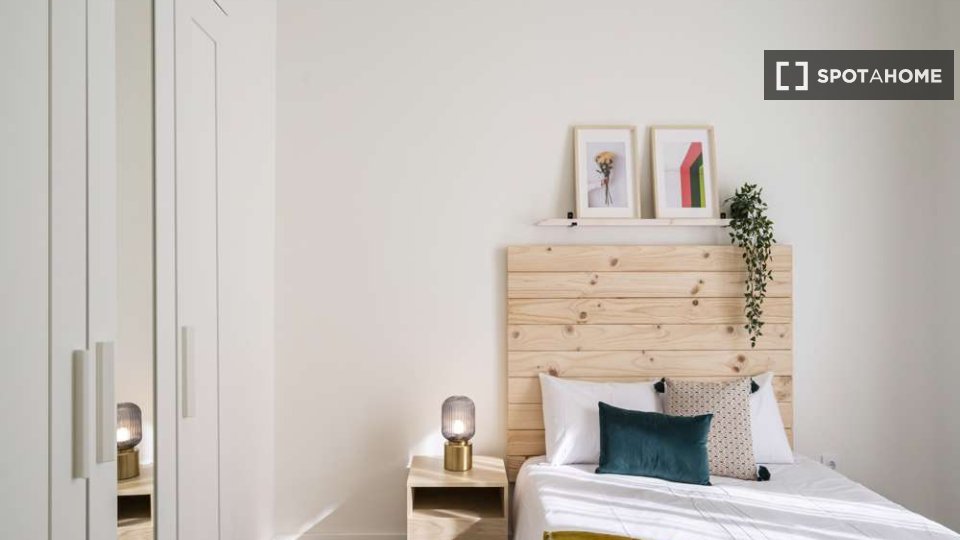 Double room Madrid, 17 beds — photo 12