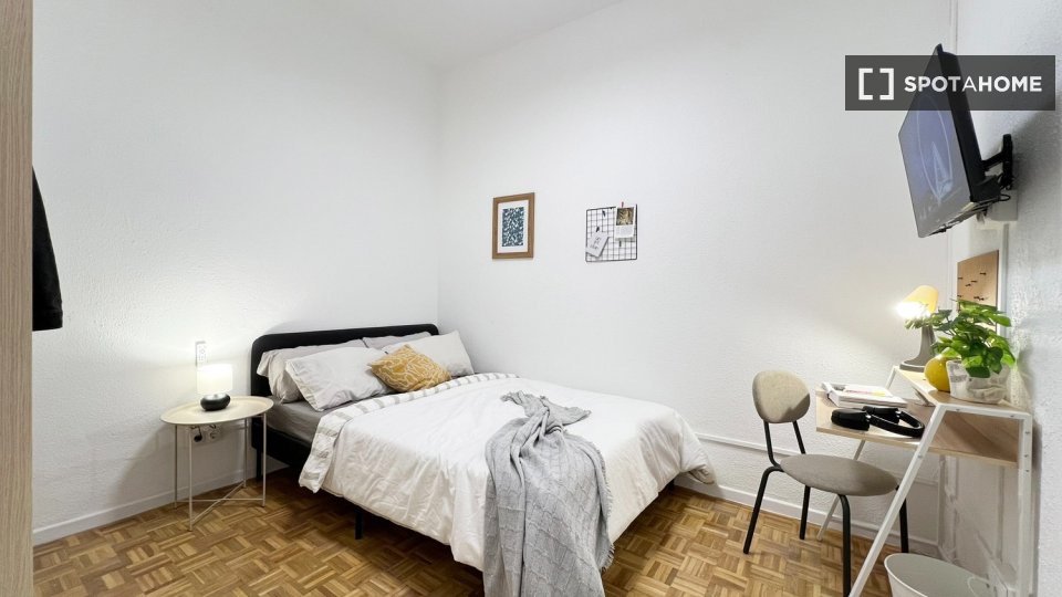Double room Madrid, 6 beds — photo 1