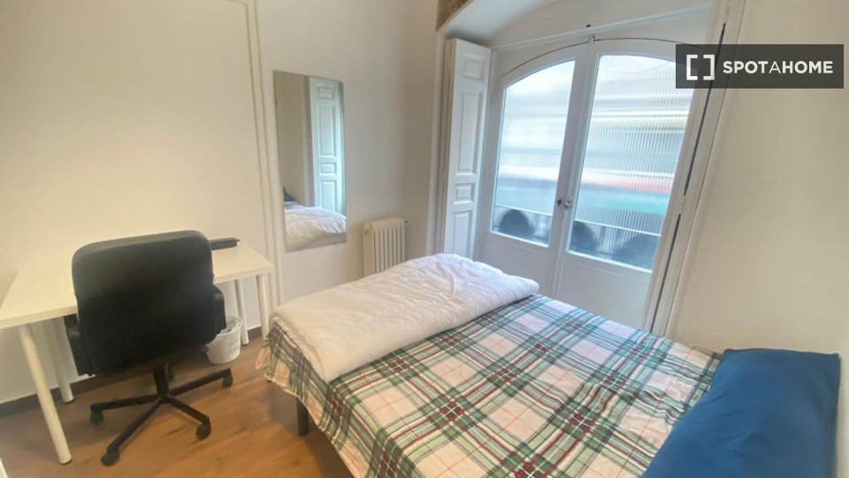 Double room Madrid, 8 beds — photo 8