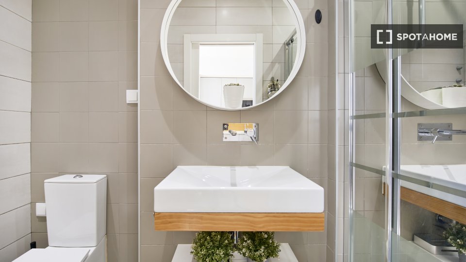 Apartment Lisbon, 2 beds, 45m² — photo 10