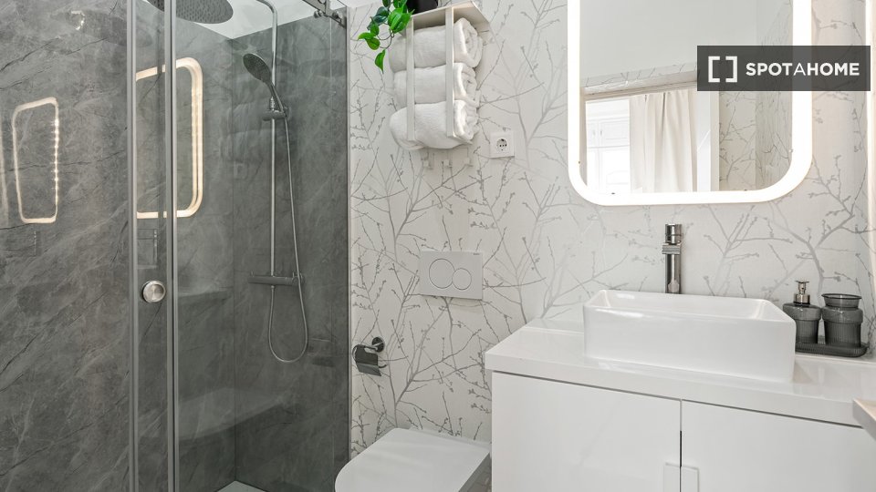 Double room Lisbon, 6 beds — photo 32
