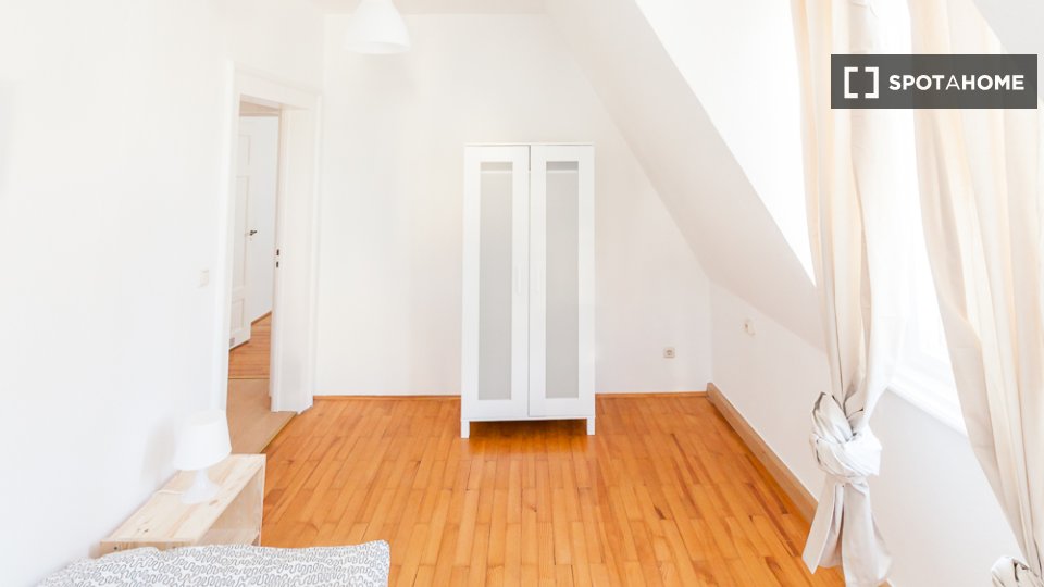 Double room Munich, 4 beds, 82m² — photo 7