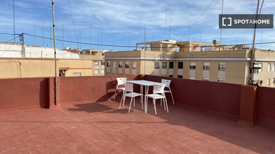 Double room Valencia, 3 beds, 80m² — photo 4