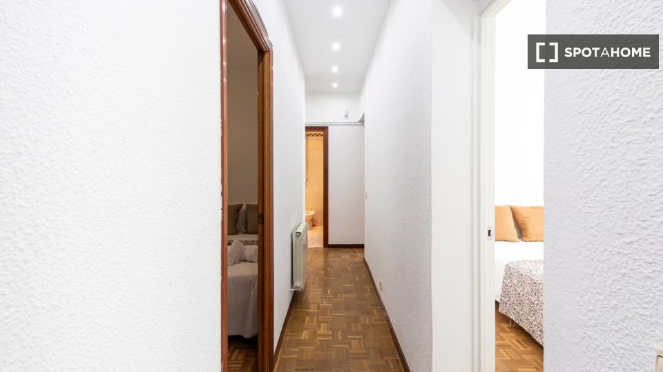 Double room Madrid, 4 beds, 99m² — photo 19