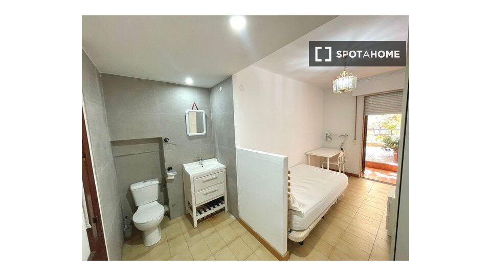 Double room Seville, 10 beds, 202m² — photo 18