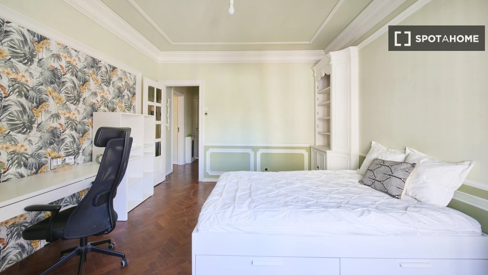 Double room Lisbon, 6 beds — photo 19