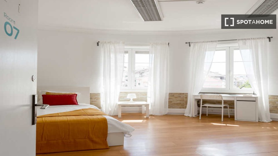 Double room Lisbon, 13 beds — photo 40