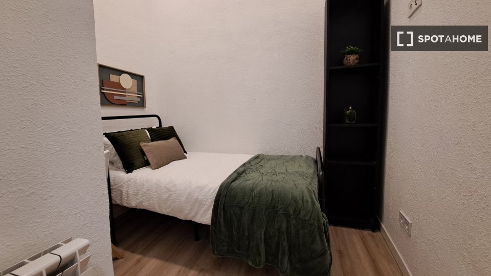 Habitación en piso compartido de 12 camas en alquiler, Universidad, Madrid