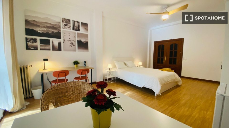 Double room Madrid, 6 beds — photo 10